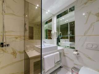 Отель Hotel New Star Подгорица Улучшенный двухместный номер с 1 кроватью-6